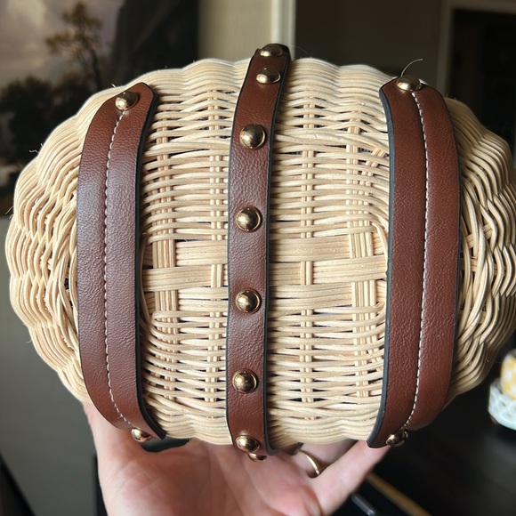 Wicker purse. Very cute! - Picture 3 of 8